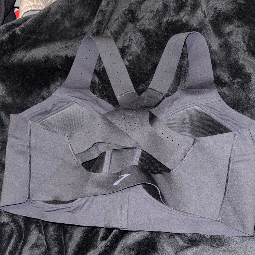 Brooks Black Zip-Front Sports Bra - Picture 3 of 7